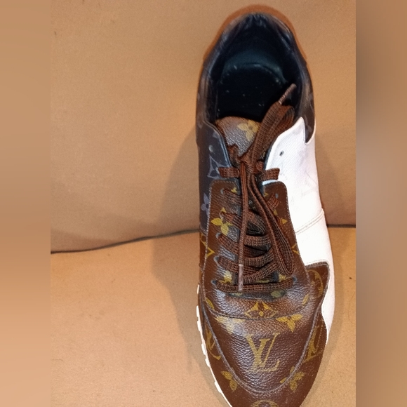 LV RUN AWAY SNEAKERS - Picture 6 of 12